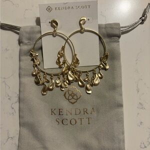Kendra Scott Natasha hoop earrings